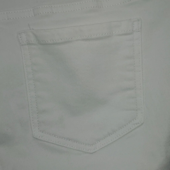 Torrid White Non-Distressed Jean Shorts Size 16 - Picture 9 of 16